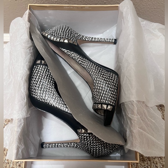 MICHAEL Michael Kors Ella Peep Toe w/Studs - Picture 12 of 12